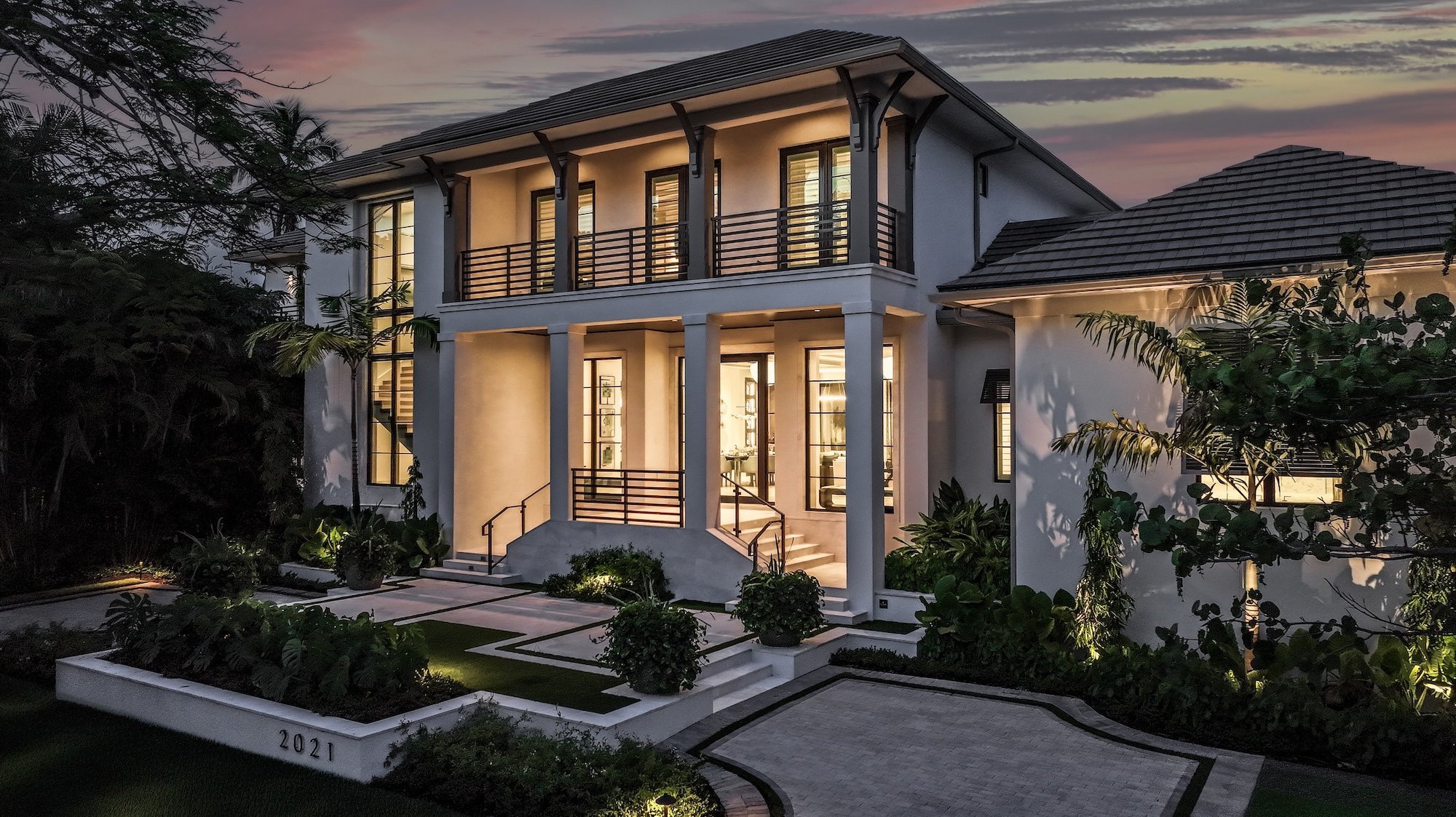 BE_2021 Gordon Dr E_Front Exterior2 (1)