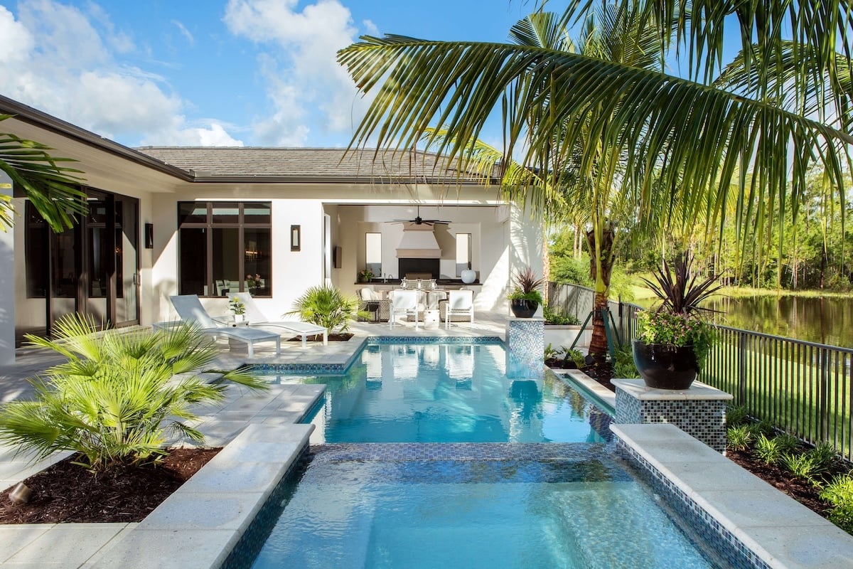 Carmela_MED_CAM1_Pool 2