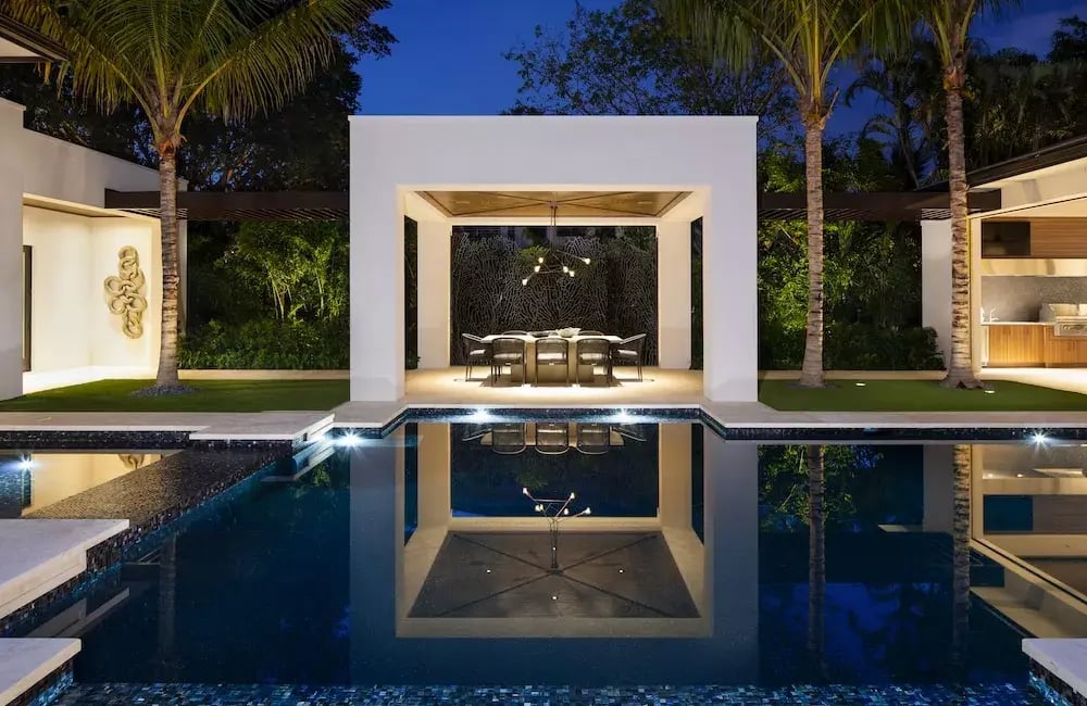 lh-477-3rd-st-n-outdoor-dining-690dd36d6445e