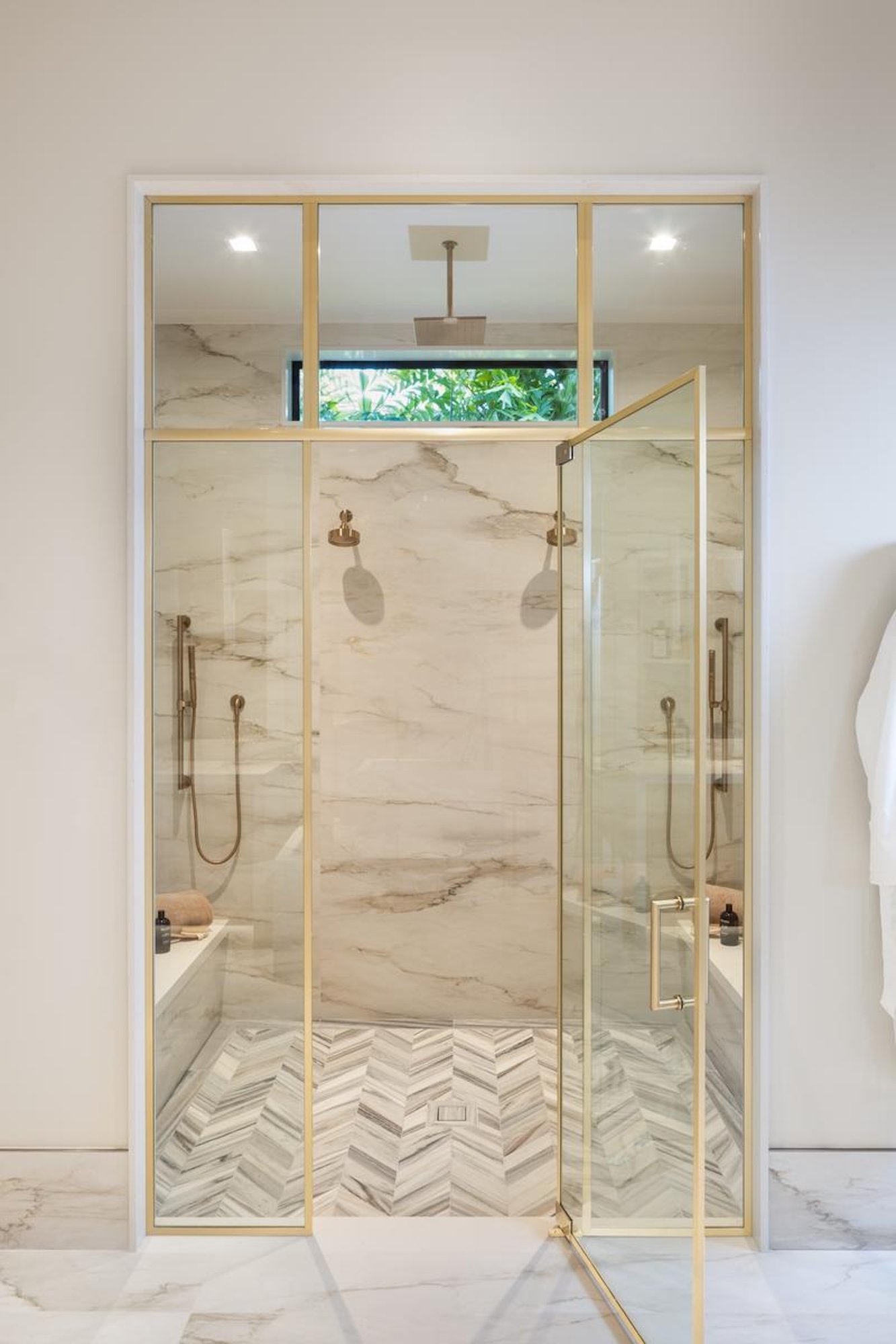 LH_477 3rd St. N_Master Shower