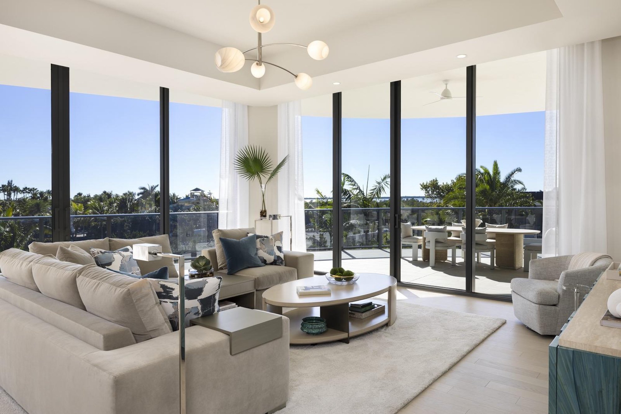 LH_M06_LivingRoom3_Closed