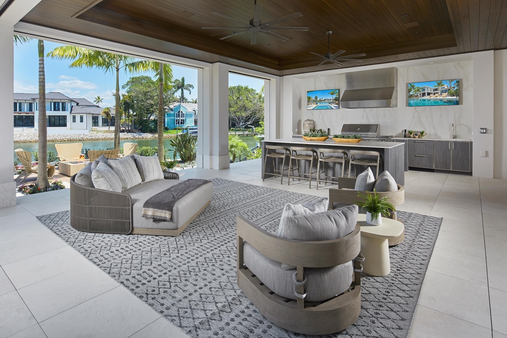 3233GinLn_Outdoor Living