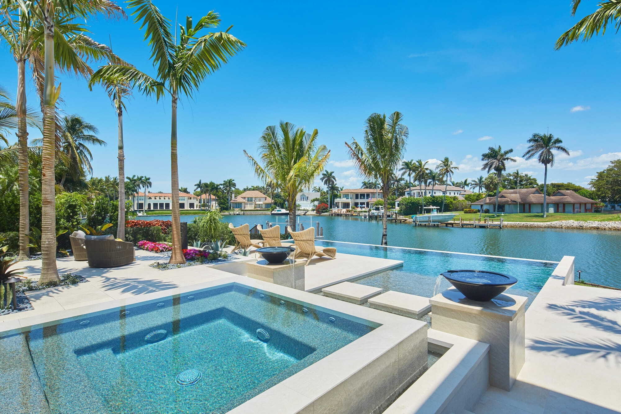 3233GinLn_Pool View3