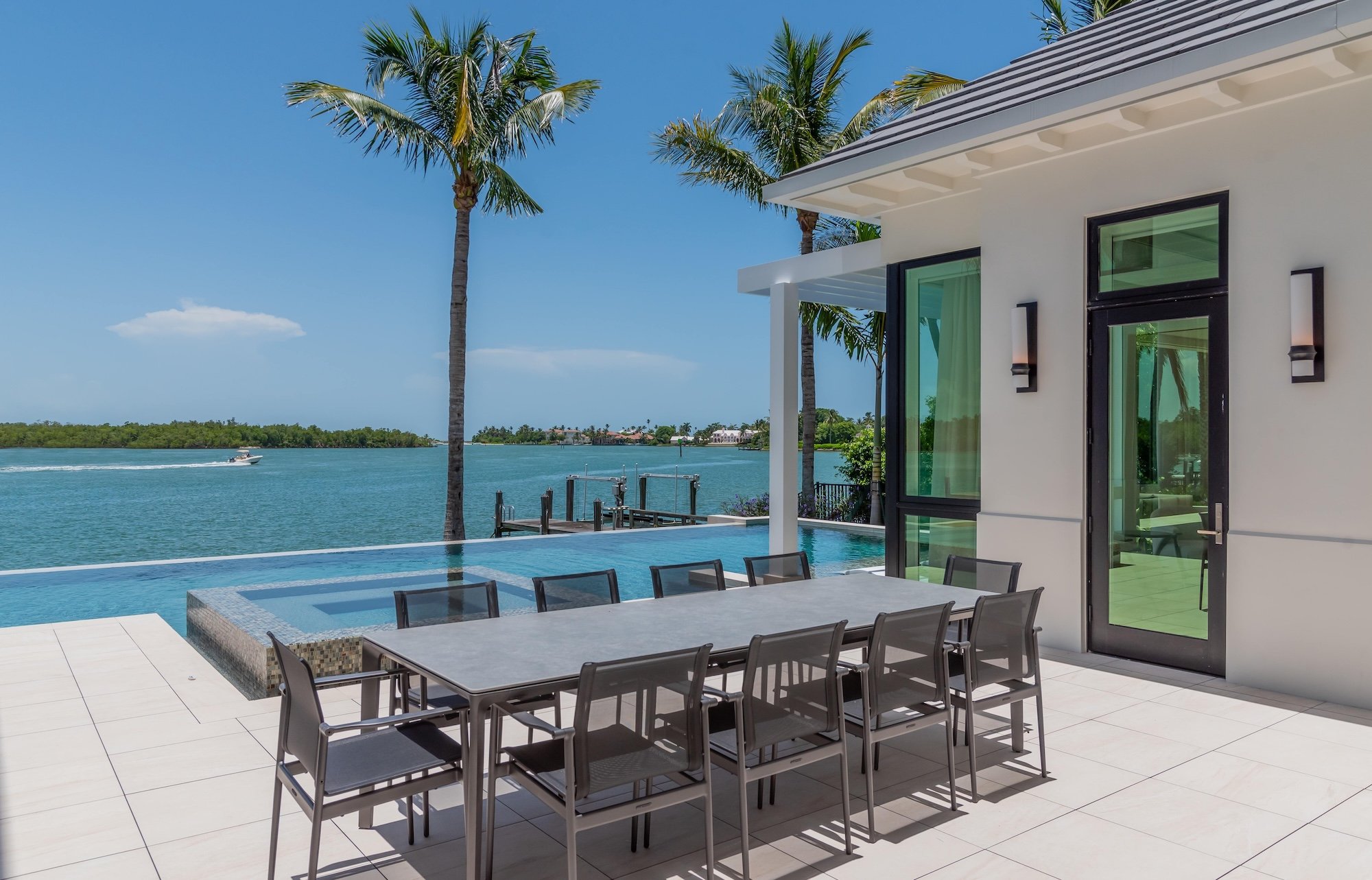 J_700 Admiralty Parade_Outdoor Dining