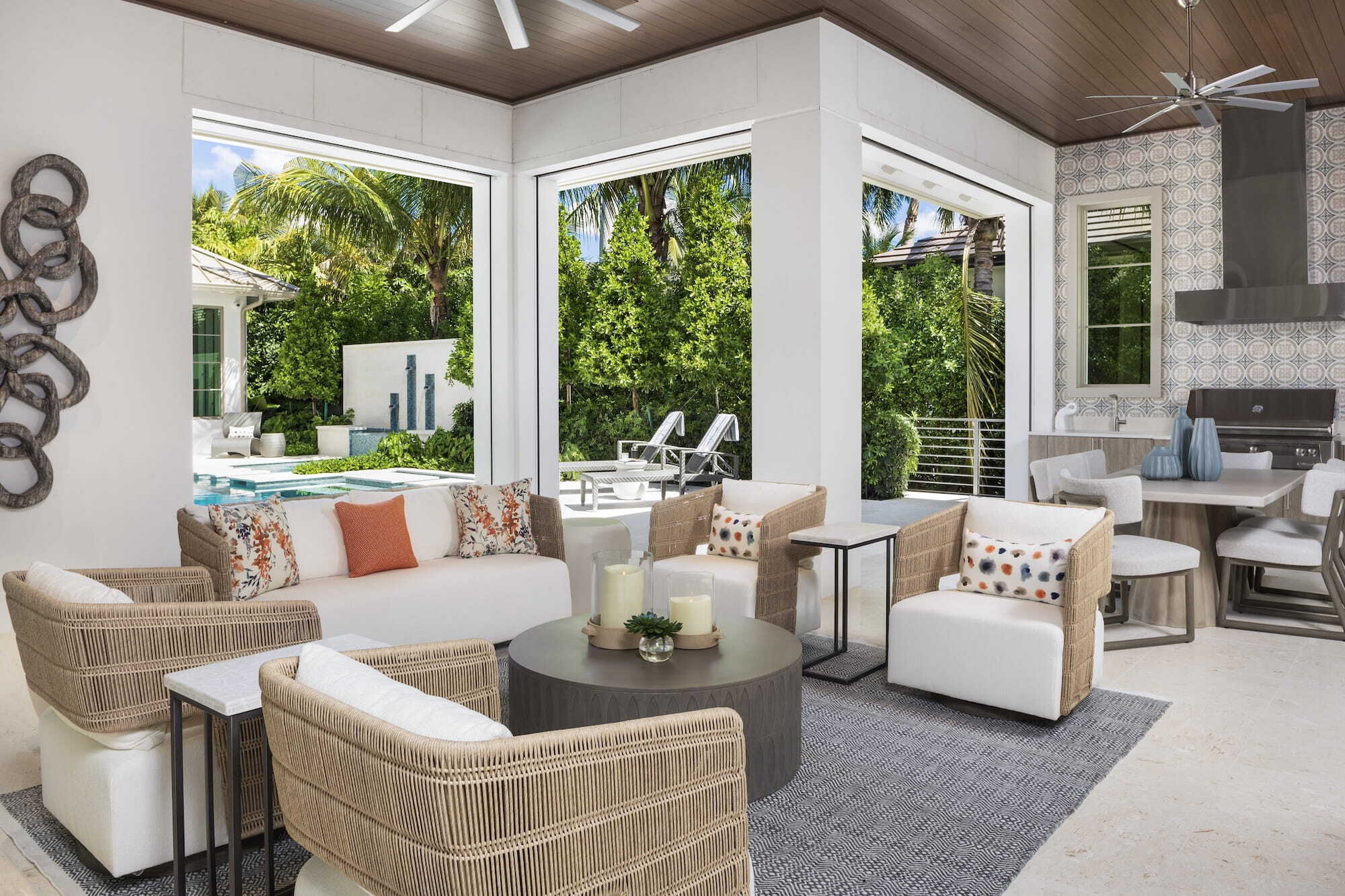 LH_2075 Gordon Dr E_OutdoorLiving