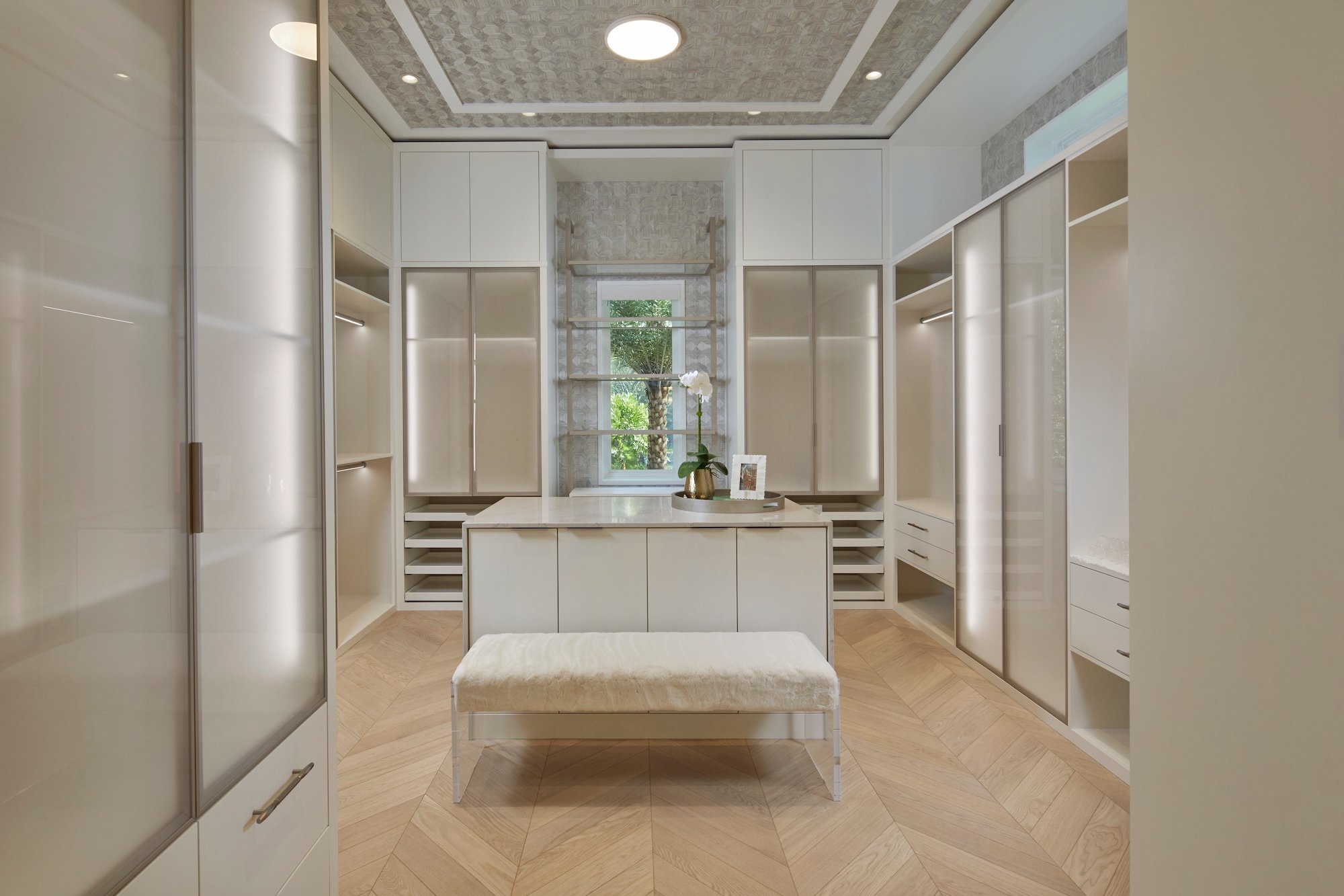 3220RumRow_Master Closet_Her